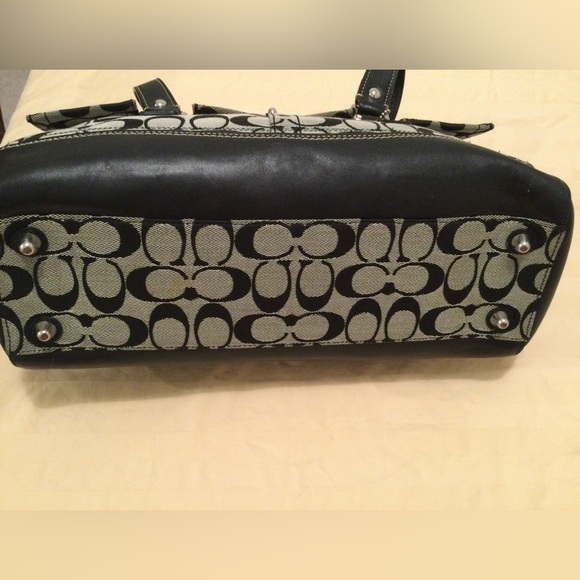 Coach Hampton signature flap satchel. Smoke free and pet free home. - Picture 8 of 16